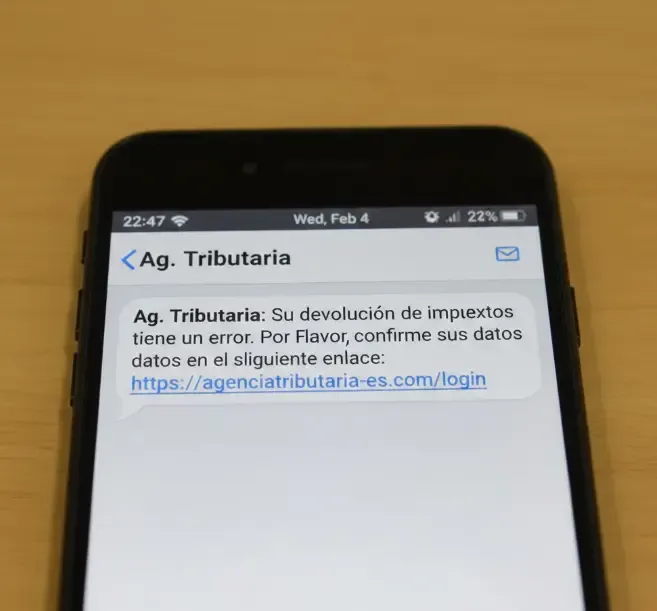 Ejemplo de SMS falso de phishing suplantando a la Agencia Tributaria